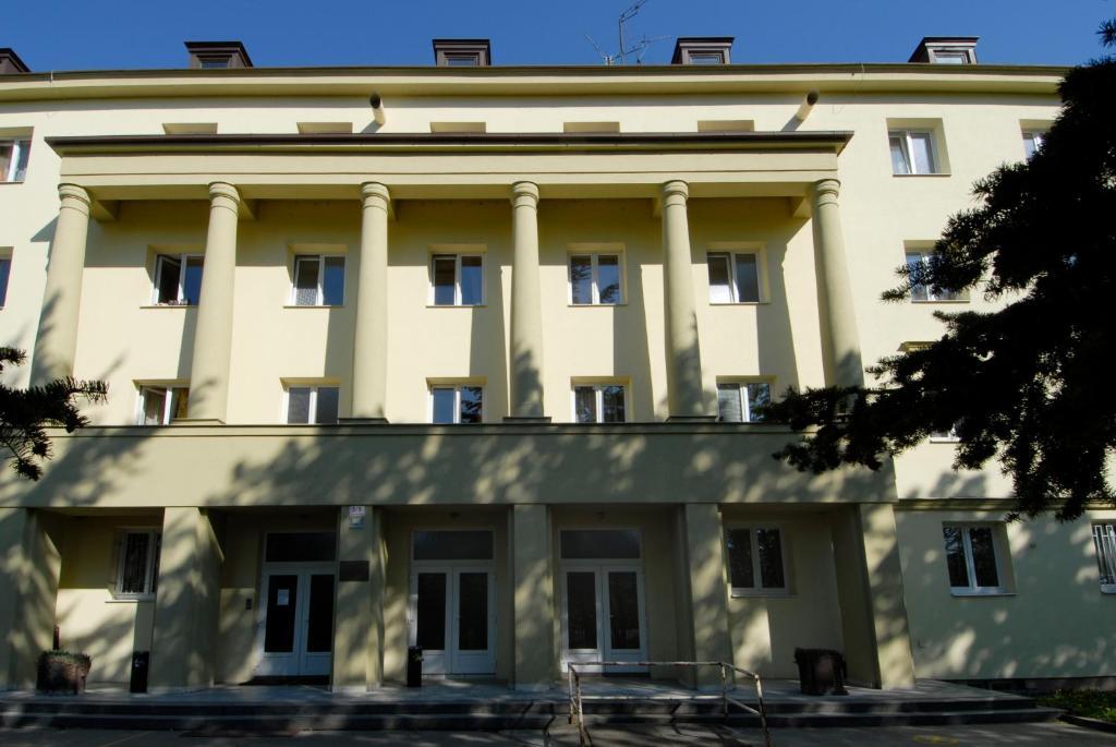 Tauferovy Koleje Hostel Бърно Екстериор снимка